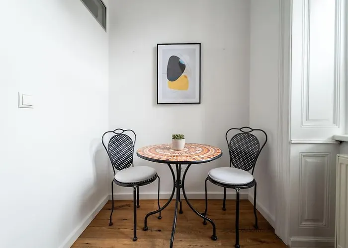 Lite 1br Near Metro & Center By Hm *